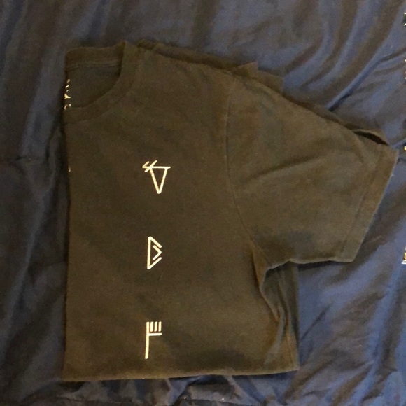 Men’s Black T-Shirt - Picture 3 of 4